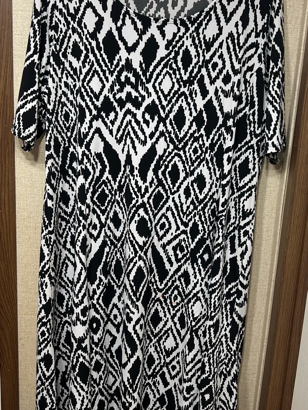 TanJay Black and White Geometric Midi Dress